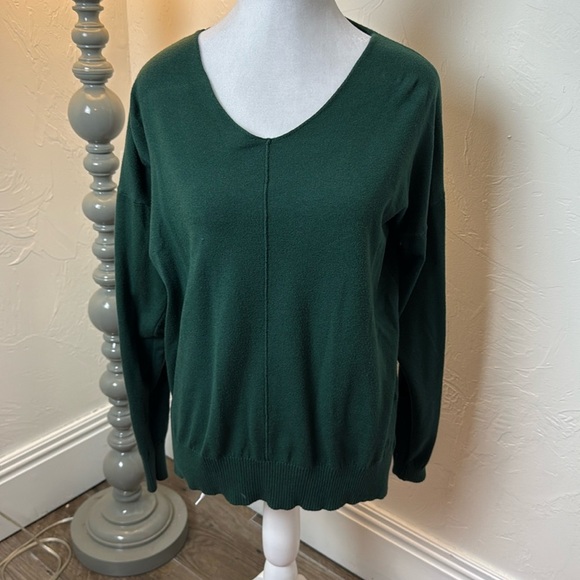 Jouica green v neck sweater size large - Picture 3 of 6